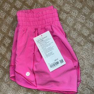 Lululemon size 4 hotty hot HR short 2.5” *lined color: sonic pink